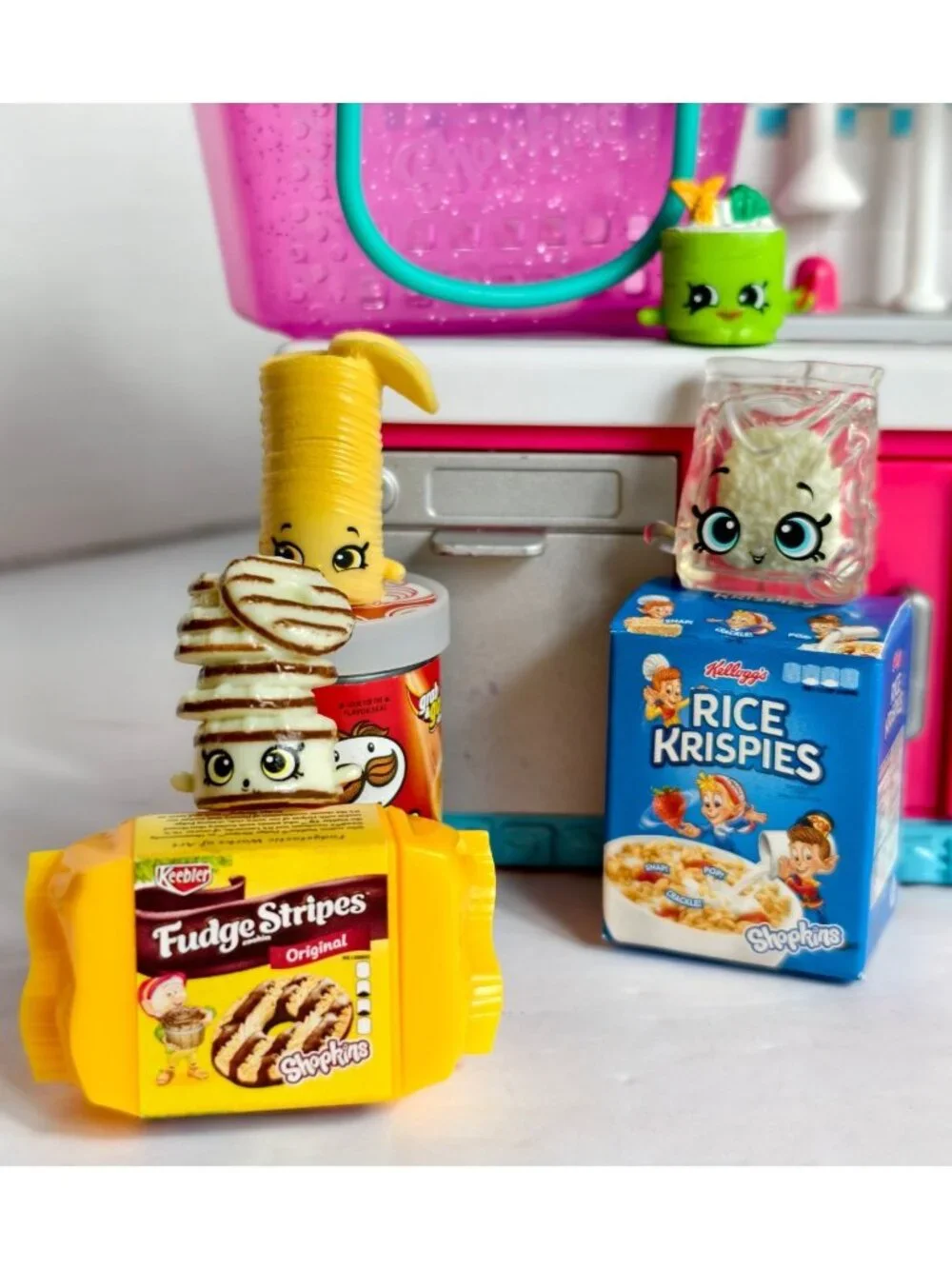 Shopkins Chef Club Hot Spot Kitchen Playset Exclusive Figures Real Littles